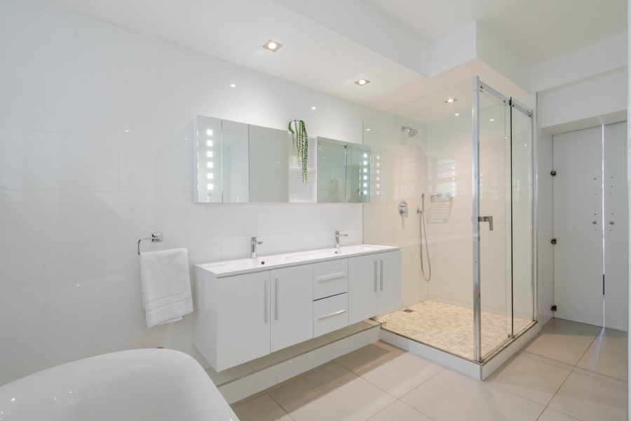 To Let 2 Bedroom Property for Rent in Green Point Western Cape